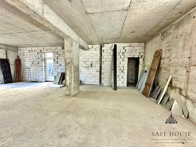 комерційна за адресою Ревуцького вул., 35а