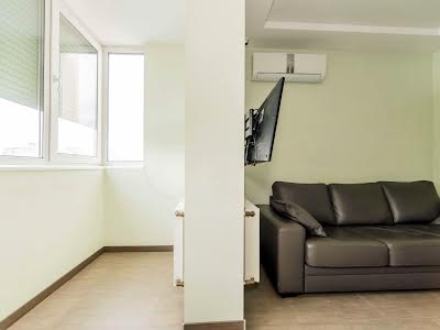 квартира за адресою Драгоманова вул., 25