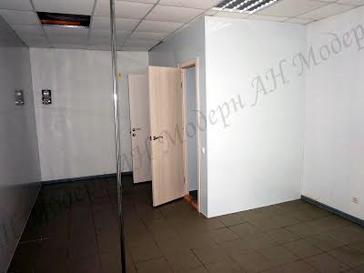 комерційна за адресою Лсопарківська, 7а