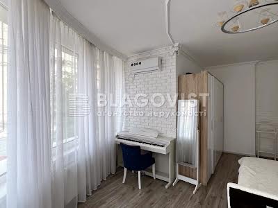 квартира за адресою Дмитрівська, 60/19