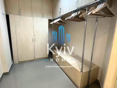 комерційна за адресою Басейна вул., 7