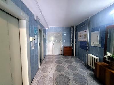 квартира по адресу Драгоманова ул., 8-Б