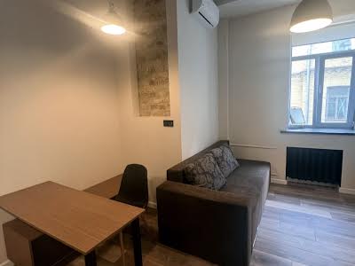 квартира за адресою Антоновича вул., 38-В