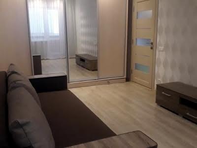 квартира за адресою Максима Залізняка вул., 14