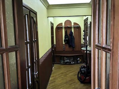 квартира за адресою Конституції пл., 2/2