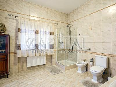 будинок за адресою с. Плюти, центральна, 8