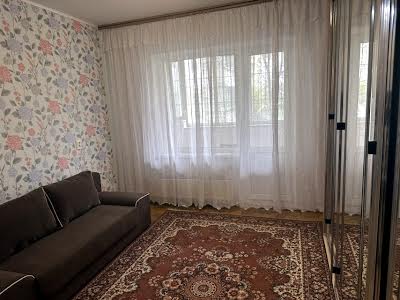 квартира за адресою Ревуцького вул., 18