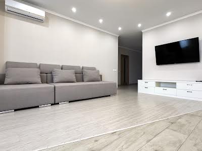 квартира за адресою Федора Ернста вул., 16а
