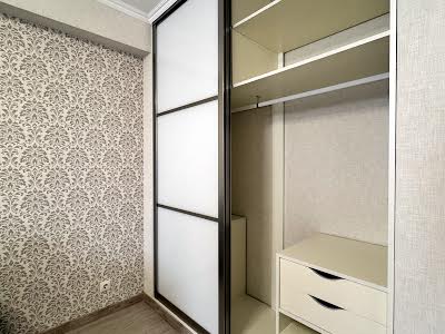 квартира за адресою Федора Ернста вул., 16а
