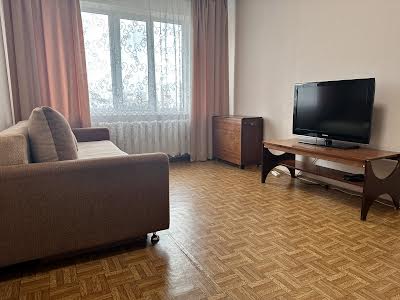 квартира за адресою Анни Ахматової вул., 43