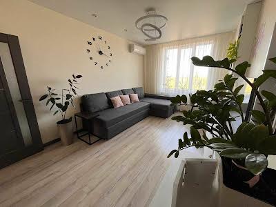 квартира за адресою Абрикосова вул., 3