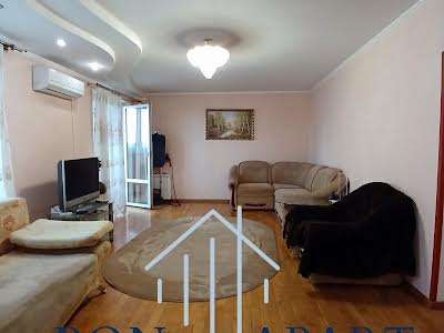 квартира за адресою Анни Ахматової вул., 43