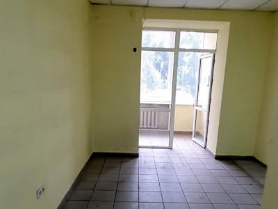 комерційна за адресою Драгоманова вул., 17