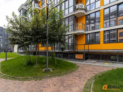 комерційна за адресою Радистів вул., 40