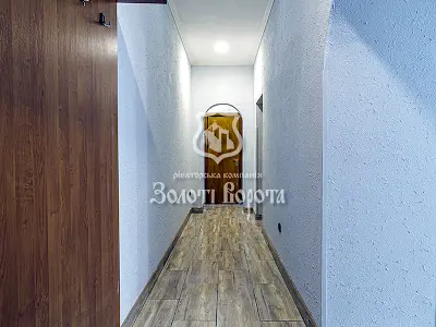 комерційна за адресою Максима Токарева вул. (Вузівська), 4
