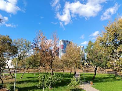 квартира за адресою Анни Ахматової вул., 23