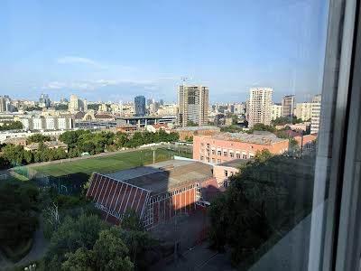 квартира за адресою Стадіонна вул., 13