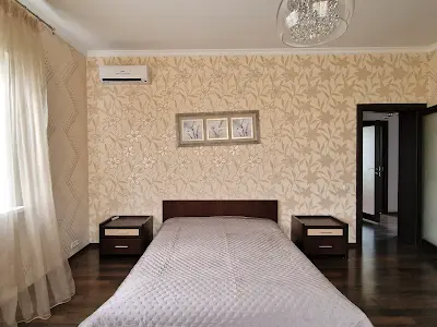 будинок за адресою с. Щасливе, мальовнича