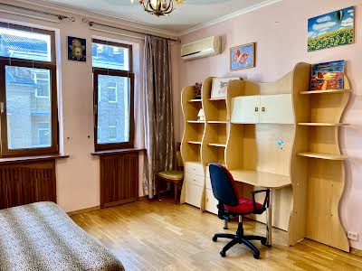 квартира по адресу Институтская ул., 19-А