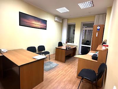 комерційна за адресою Ковпака вул., 17