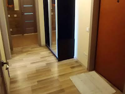 квартира за адресою Срібнокільська вул., 8
