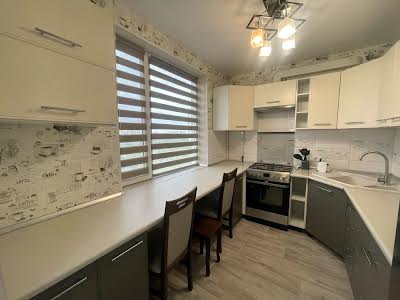 квартира за адресою Каденюка вул., 8
