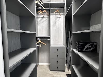 квартира за адресою Олександра Олеся вул., 10