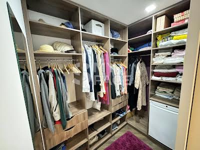 квартира за адресою Анни Ахматової вул., 22
