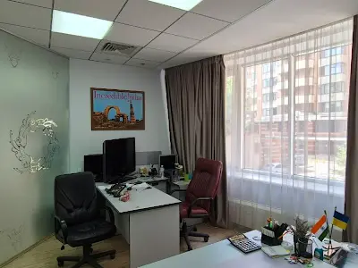 комерційна за адресою Лесі Українки бульв., 7-Б