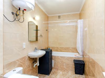 квартира за адресою Анни Ахматової вул., 22