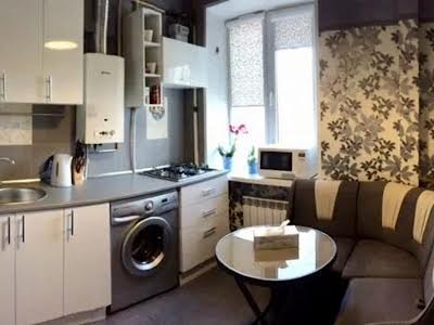квартира за адресою Лаврська вул. (Січневого Повстання), 8