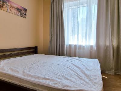 квартира за адресою Бориса Гмирі вул., 12-Б