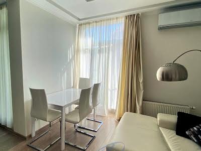 квартира за адресою Регенераторна вул., 4