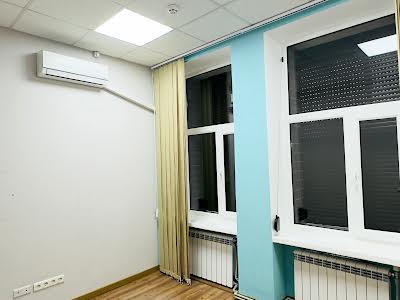 комерційна за адресою Левка Лук'яненка вул. (Маршала Тимошенка), 18