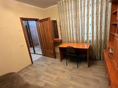 квартира за адресою Анни Ахматової вул., 16-Г