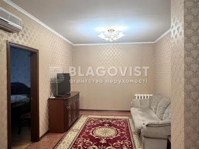 квартира за адресою Анни Ахматової вул., 13г