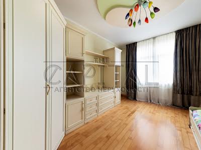 квартира за адресою Кудрявський узвіз, 3-Б