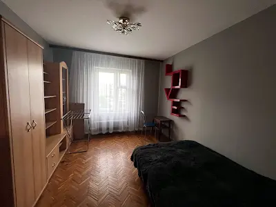 квартира по адресу Ревуцкого ул., 18-А