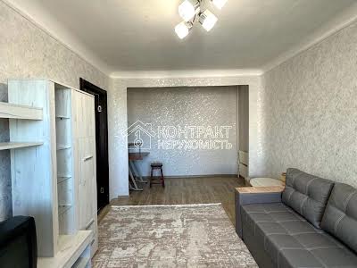 квартира за адресою Ньютона, 8