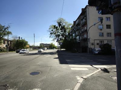 комерційна за адресою Набережно-Лугова вул., 3