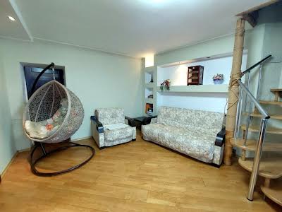 квартира за адресою Анни Ахматової вул., 31