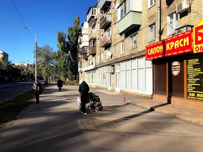 комерційна за адресою Празька вул., 31