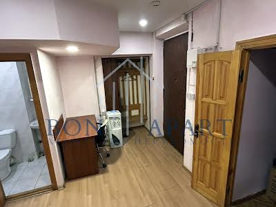 комерційна за адресою Стрітенська вул., 13а