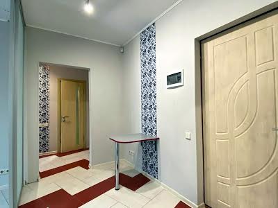 комерційна за адресою Драгоманова вул., 23