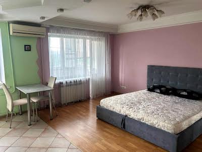 квартира за адресою Привокзальна вул., 8