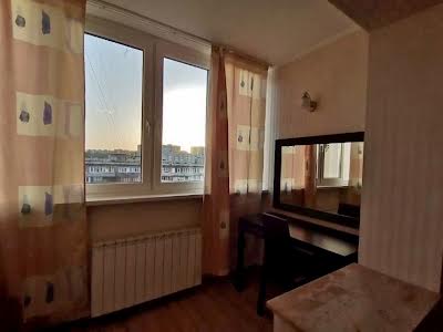 квартира за адресою Автозаводська вул., 61