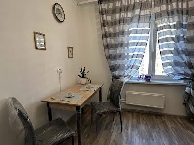 квартира за адресою Срібнокільська вул., 8