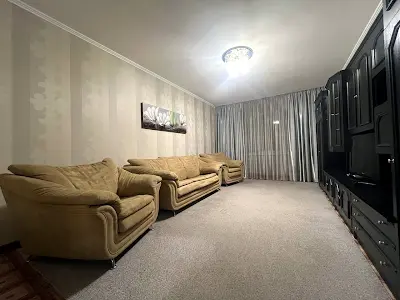 квартира за адресою Анни Ахматової вул., 18