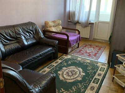 квартира за адресою Романа Шухевича просп. (Генерала Ватутіна), 2