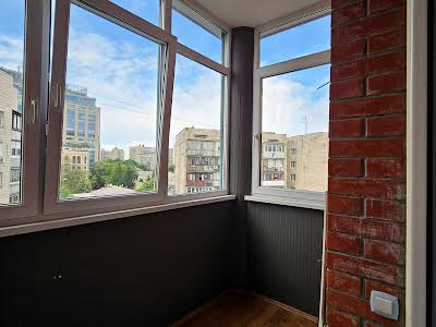 квартира за адресою Панаса Мирного вул., 8